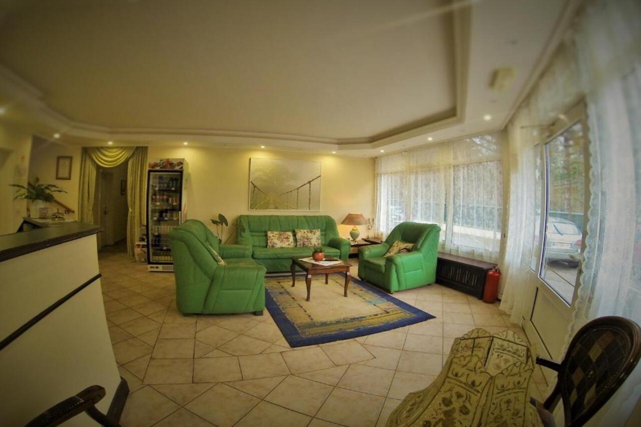 B&B Villa Evandjelina Sremska Kamenica Exteriör bild