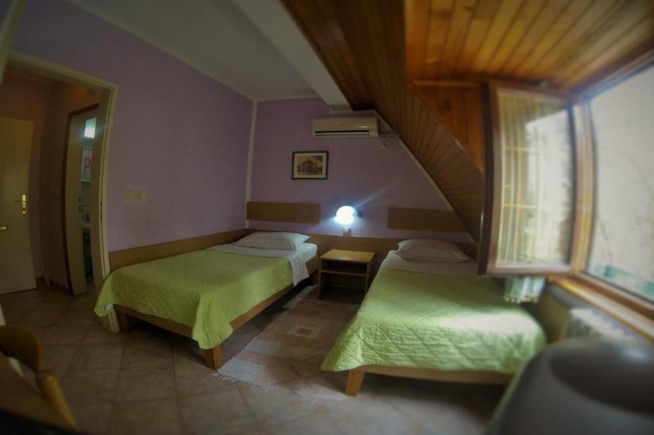 B&B Villa Evandjelina Sremska Kamenica Exteriör bild