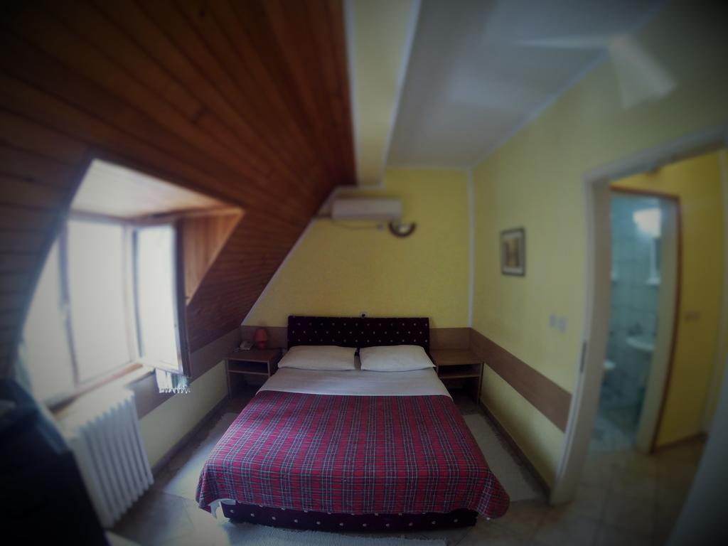 B&B Villa Evandjelina Sremska Kamenica Exteriör bild