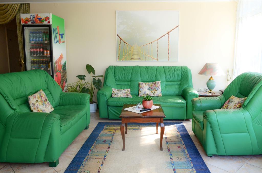 B&B Villa Evandjelina Sremska Kamenica Exteriör bild
