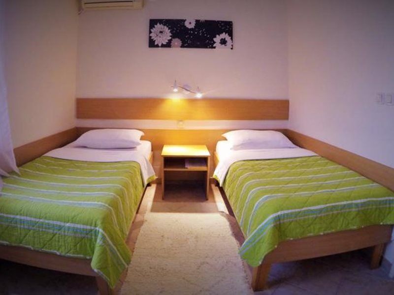 B&B Villa Evandjelina Sremska Kamenica Exteriör bild