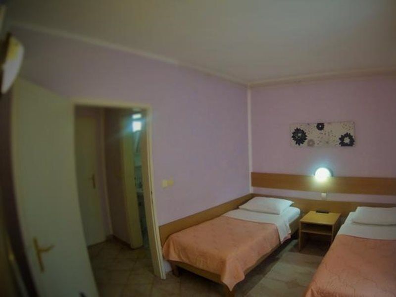B&B Villa Evandjelina Sremska Kamenica Exteriör bild